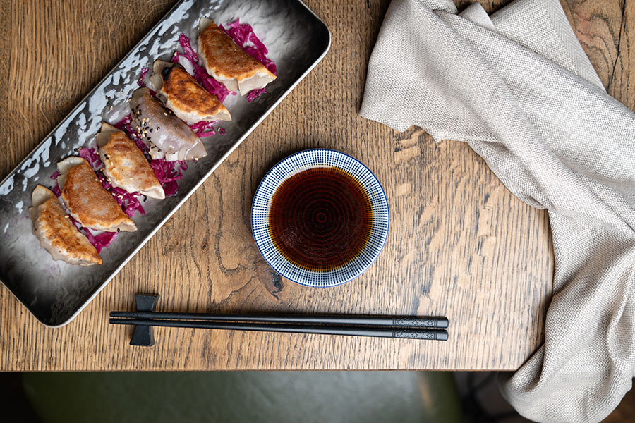 Gyoza di maiale alla piastra Piatto di Gyoza alla piastra croccanti